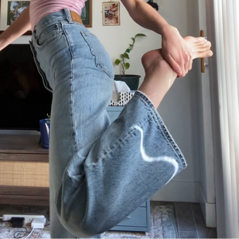 Aritzia Denim Forum Farrah Wide Leg Jeans Light Wash